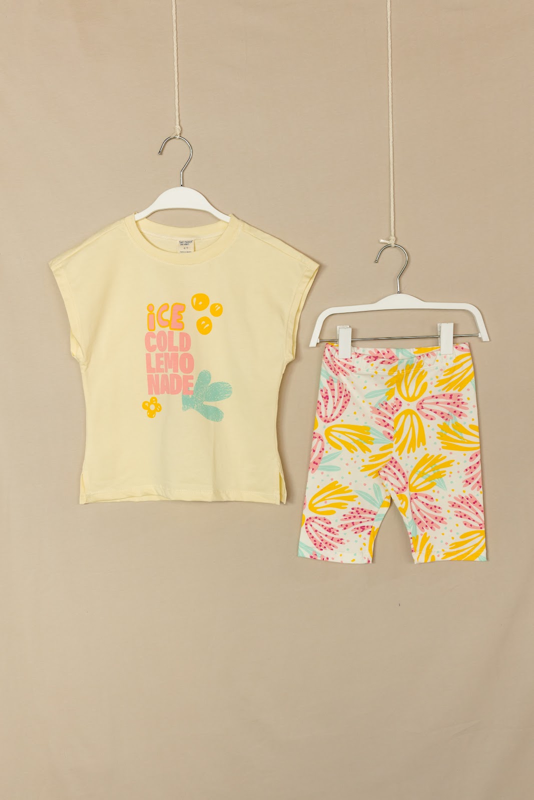 Conjunto Biker Flores - Mantequilla